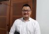 read news – Anggota DPRD Batam Hendra Asman Sampaikan Komplain Warga soal Air Komplain layanan air bersih disampaikan oleh Anggota DPRD Kota Batam Hendra Asman yang ditujukannya langsung ke Corporate Communication SPAM Batam, Ginda Alamsyah. (Foto : abyaqsa ramadan - batamtv.com)