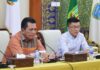 read news – Seleksi Pendaftaran Calon Anggota KIP Kepri Segera Digelar Gubernur Kepri H. Ansar Ahmad dan Kepala Dinas Komunikasi dan Informatika Provinsi Kepulauan Riau Hasan, S.Sos menyebut dalam waktu dekat Pemprov Kepri akan menyelenggarakan seleksi bagi calon anggota Komisi Informasi Provinsi Kepulauan Riau Periode 2023-2027. (Foto : dwi susilo - batamtv.com)