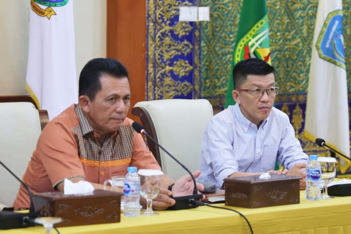 Gubernur Kepri H. Ansar Ahmad dan Kepala Dinas Komunikasi dan Informatika Provinsi Kepulauan Riau Hasan, S.Sos menyebut  dalam waktu dekat Pemprov Kepri akan menyelenggarakan seleksi bagi calon anggota Komisi Informasi Provinsi Kepulauan Riau Periode 2023-2027. (Foto : dwi susilo - batamtv.com)