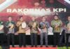 read news – Pembukaan Rakornas KPI di Bintan Sukses Gubernur Kepri Ansar Ahmad )ketiga dari kiri) saat pembukaan Rakornas KPI 2023 digelar di Bintan . Rakor diawali welcome dinner di Doulos Phos the Ship Hotel, Lagoi, Bintan, Kamis, (10/8/2023) malam. (Foto : abdi perdana - batamtv.com)