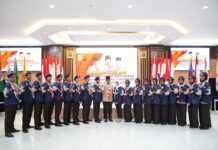 read news – Kontigen Raimuna dari Batam Dilepas Jefridin Ketua Kawartir Cabang Pramuka Kota Batam , Jefridin Hamid saat melepas Kontingen Kwarcab Kota Batam untuk mengikuti Raimuna Nasional XII tahun 2023. (Foto : abyaqsa ramadan - batamtv.com)