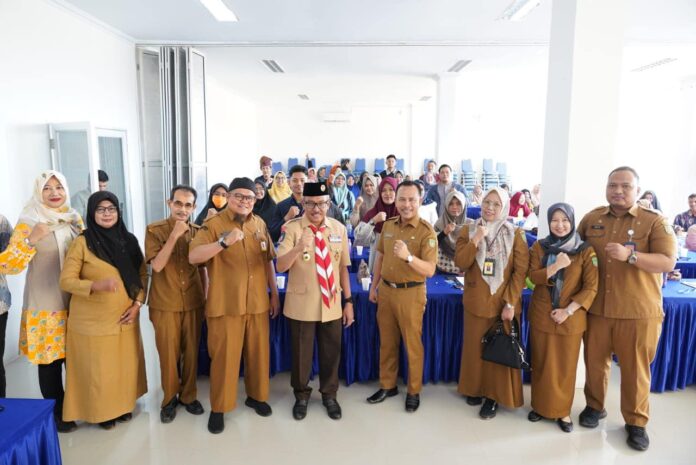 (Foto : muhammad amin - batamtv.com) Setdako Batam , Jefridin saat meresmikan pelatihan packging bagi pelaku KUKM. (Foto : muhammad amin - batamtv.com)