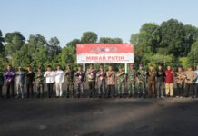 read news – Pelepasan Peserta Kirab Merah Putih di Batam Pelepasan Peserta Kirab HUT Kemerdekaan RI di Temenggung Abdul Jamal oleh Walikota Batam HM Rudi. (Foto : abyaqsa ramadan batamtv.com).