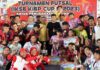 read news – Turnamen Futsal IKSB Kawasan Industri Batamindo-Panbil III antar Perusahaan IK Minang Ditutup Resmi Turnamen futsal Ikatan Keluarga Besar Sumatera Barat (IKSB) Kawasan Industri Batamindo-Panbil (KIBP) III 2023 antar Perusahaan IK Minang yang berlangsung Minggu (20/08/2023) ditutup secara resmi oleh Jefridin (deret belakang, baju kui==uning) yang juga didaulat menyerahkan hadiah kepada pemenang turnamen Futsal IKSB KIBP III 2023. (Foto : abyaqsa ramadan - batamtv.com)