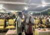 read news – Wawako Batam Hadiri Perayaan Syukuran 25 Tahun Imamat Suci di Sagulung Wakil Walikota Batam, Amsakar Achmad (kiri) bersua dengan Mantan Wakil Gubernur Kepri Soerya Respationo saat menghadiri Perayaan Syukuran 25 Tahun Imamat Suci yang diadakan di Gereja Paroki Maria Bunda Sagulung, Minggu (20/8/2023). (Foto : muhammad amin - batamtv.com)