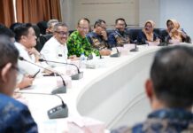 read news – 15 Peserta dari Kementerian dan Pemerintah Kabupaten/Kota se-Indonesia Ikuti Diklat di Batam Setdako Batam, Jefridin (baju putih , berkacamata) saat 15 peserta Diklat yang berasal dari Kementerian dan Pemerintah Kabupaten/Kota se-Indonesia. di Kantor Walikota Batam, Rabu (23/8/2023). (Foto : abyaqsa ramadan - batamtv.com)