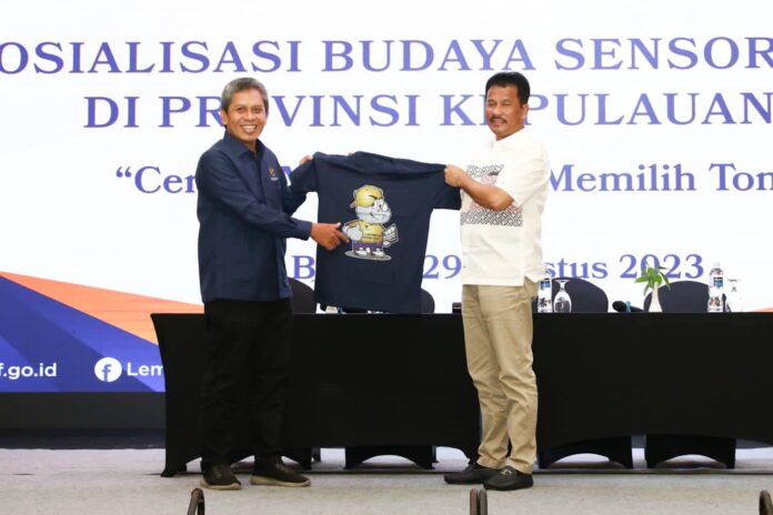 Walikota Batam hadiri Sosialisasi Budaya Sensor Mandiri digelar di Swissbell Hotel Harbour Bay, Selasa (29/8/2023).  HM Rudi mengajak warga lebih cerdas dan berhati hati dalam memilih tontonan. (Foto : abyaqsa ramadan - batamtv.com)