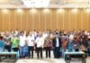 read news – Pemko Batam Gelar FGD: Memformat Pemakaman dalam Perda Setdako Batam Jefridin (tengah baju putih) saat membuka Focus Group Discussion (FGD) Penyusunan Naskah Akademik Rancangan Peraturan Daerah (Ranperda) Tentang Pemakaman di Kota Batam digelar di Hotel Planet Holiday, Rabu (30/08/2023). (Foto : muhammad amin - batamtv.com)