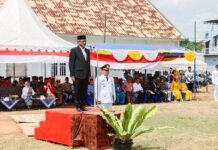 read news – Upacara HUT RI ke 78 Tingkat Kecamatan Seibeduk Digelar di Lapangan Garuda Mangsang Setdako Batam , Jefridin menjadi Inspektur Upacara pada Peringatan HUT ke 78 Kemerdekaan RI di Lapangan Garuda Kecamatan Sungai Beduk. (Foto : abyaqsa ramadan - batamtv.com)