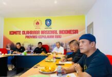 Ayo! Ramaikan Fun Run Road to PON XXI Ace Sumut 2024 di Engku Putri Ketua KONI Kepri USepr RS (kedua dari kiri) saat memimpin rapat persiapan .