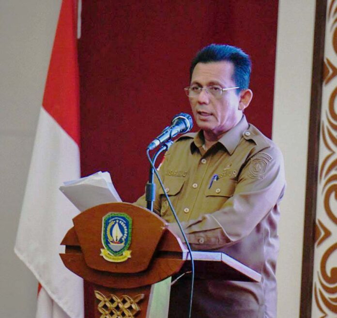 Dalam kegiatan yang diselenggarakan oleh Badan Pengembangan Sumber Daya Manusia (BPSDM) Provinsi Kepri secara daring, Rabu (23/08), Gubernur Ansar  mengingatkan ASN untuk menjaga netralitas dalam menjelang tahun politik 2024. Ia meminta ASN untuk tidak terlibat dalam kegiatan politik praktis yang dapat merusak citra dan kredibilitas ASN sebagai abdi negara. (Foto : dwi susilo - batamtv.com)