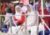 read news – Puluhan Peserta Dragon Boat Race Berebut Prestasi di Bintan Ketua Komisi IV DPRD Provinsi Kepri Dapil Bintan-Lingga melepas peserta lomba Dragon Boat Race di Taman Rekreasi Desa Kuala Sempang, Kecamatan Seri Kuala Lobam, Sabtu (19/8/2023) siang.. (Foto : abdi perdana - batamtv.com)