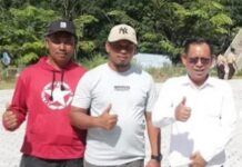 read news – Waka DPRD Karimun Tinjau SMPN 03 Wakil Ketua DPRD Karimun, Rasno (kanan) melakuikan peninjauan di SMP Negeri 3 Karimun, di Kecamatan Selat Gelam, Jumat (25/8/2023). Rasno mengataakan tujuan peninjauan untuk mengetahui kekurangan sarana prasarananya. (Foto : abdi perdana - batamtv.com)