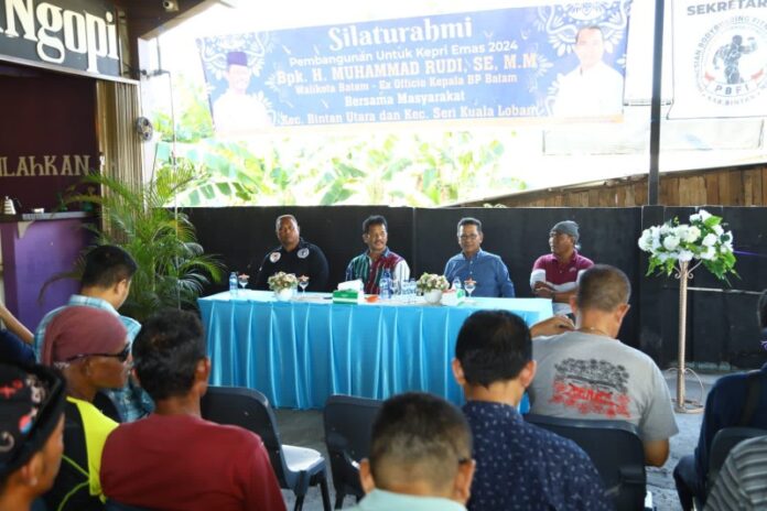Kunjungan Rudi tidak hanya di Kabupaten Bintan, namun juga ke Acara Silaturahmi Alumni SMAN 1 Tanjungpinang Angkatan tahun 1980-1989 di Mos Imperium Cafe, Tanjungpinang.. (Foto : abdi perrdana - batamtv.com )