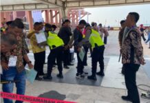 read news – GTRA Summit 2023 Digelar di Karimun Kegiatan pengamanan rangkaian GTRA SUMMIT 2023 langsung dipimpin oleh Kapolres Karimun AKBP Ryky W. Muharam, S.H., S.I.K. Adapun jumlah personel Polres Karimun dan Polsek jajaran yang melaksanakan pengamanan berjumlah 245 personel, Ballroom Hotel Aston, Rabu (30/08/2023). (Foto : abdi perdana - batamtv.com)