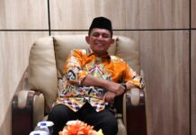 read news – Gubernur Kepri Paparkan Persoalan Ketahanan Pangan dan Kemiskinan Ekstrem Gubernur Kepri Ansar Ahmad saat menggelar pertemuan dengan Utusan Khusus Presiden (UKP) Bidang Kerjasama Pengentasan Kemiskinan dan Ketahanan Pangan Muhammad Mardiono di Graha Kepri Kota Batam, Sabtu (2/9). (Foto : muhammad amin - batamtv.com)