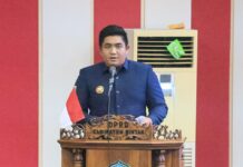 read news – APBD Perubahan Bintan Diketok Palu, Roby: 2024 PAD bakal Membaik Bupati Bintan Roby Kurniawan mengikuti Rapat Paripurna Penandatanganan Nota Kesepakatan, Rabu (06/09) di Ruang Paripurna Bandar Seri Bentan. (Foto : abdi perdana - batamtv.com)