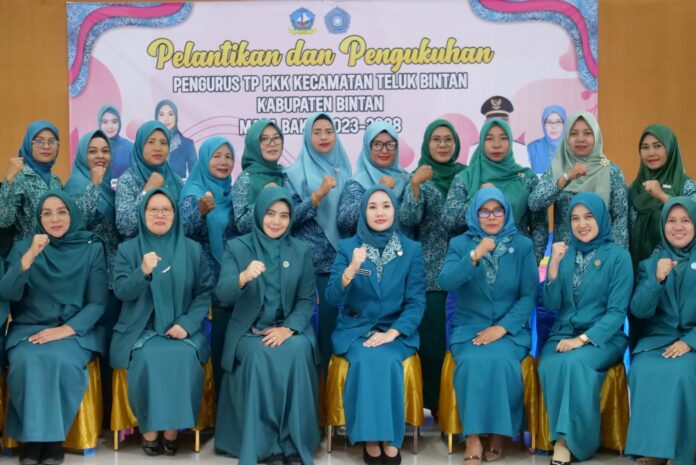 Inilah para Pengurus TP-PKK Kecamatan Teluk Bintan Masa Bakti Tahun 2023-2028 . Pelantikan dilaksanakan di Aula Kantor Camat Teluk Bintan, Rabu (06/09). ( Foto : abdi perdana - batamtv.com)