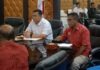 read news – Pemkab Bintan Rapat Persiapan Bintan Triathlon dan Grand Fondo Setda Kabupaten Bintan Ronny Kartika (kemeja putih) dalam rapat persiapan Rabu (13/09) di Ruang Rapat II Bandar Seri Bentan dengan pembahasan difokuskan pada persiapan kedatangan peserta mancanegara beserta kesiapan landasan dan venue. (Foto : abdi perdana - batamtv.com)