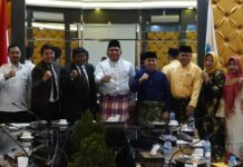 read news – BPK Perwakilan Kepri Sambangi Pemkab Bintan Bupati Bintan Roby Kurniawan (tengah baju putih) saat BPK Perwakilan Kepri menggelar Exit Meeting terkait Pemeriksaan Kinerja Pendahuluan atas Infrastruktur, Rabu (20/09). (Foto : abdi perdana - batamtv.com)