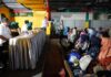 read news – Berkah Lain Pengelolaan Sampah Rumah Tangga di Nongsa Setdako Batam Jefridin (beridiri) saat menmyapa warga Nongsa dalam sosialisasi soal pengelolaan sampah. (Foto : muhammad amin - batamtv.com)