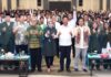 read news – Mahasiswa Harus Punya Keberanian dan Motivasi Tinggi Walikota Batam HM Rudi (kemeja putih) saat memberikan motivasi kepada mahasiswa Ibnu Sina di Planet Holiday. (Foto : abyaqsa ramadan - batamtv.com)