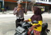 read news – Operasi Zebra Dilangsungkan di Karimun, Ini Hasilnya Seorang pengendara motor tidak mngenakan helm saat berkendara banyak ditemui didominasi dan menggunakan knalpot racing saat Operasi Zebra Seligi 2023. (Foto : abdi perdana - batamtv.com)