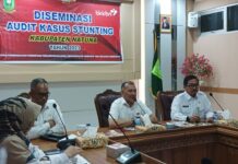read news – Upaya Pemkab Natuna Tekan Stunting di Wilayahnya Wabup Natuna Rodhial Huda (depan mix) saat memimpin Rapat Diseminasi Audit Kasus Stunting di Kabupaten Natuna Tahun 2023. (Foto : abdi perdana - batamtv.com)