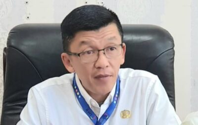 (Foto : dwi susilo - batamtv.com) Kadis Kominfo Kepri Hasan, mengatakan Gubernur Kepri Ansar Ahmad telah mengeluarkan surat edaran yang mengatur pelaksanaan upacara peringatan, penggunaan baju kurung melayu, dan pemasangan baleho/spanduk dan umbul-umbul ucapan selamat, di Tanjungpinang, Sabtu (23/9) (Foto : dwi susilo - batamtv.com)