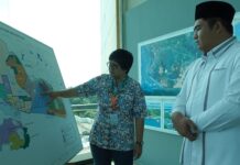 read news – Kawasan BIE Lobam Ditinjau Bupati Bintan Bupati Bintan Roby Kurniawan meninjau rencana pengembangan kawasan Bintan Industrial Estate (BIE) Lobam, yang dikelola PT Bintan Inti Industrial Estate (BIIE), Jumat (1/9/2023). (Foto : abdi perdana - batamtv.com)