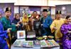 read news – Semarak Acara Gebyar Melayu Pesisir Tahun 2023 di Batam Gubernur Kepri Ansar Ahmad (keempat dari kanan) saat resmi membuka acara di Ballroom Hotel Marriot Harbour Bay Kota Batam, Selasa (26/9). (Foto : muhammad amin - batamtv.com)