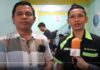 read news – Wah Warga Batam Ingin Berkirim Barang, Pakai ATB Saja! Arkana (kanan) Owner ATB didampingi Amri mengatakan, usaha yang telah dirintisnya sejak dua tahun lalu, telah mendapatkan tempat di banyak online shop dan masyarakat Batam. (Foto : abyaqsa ramadan - batamtv.com)