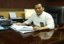 read news – Sosialisasi Perubahan Aturan, lebih Memudahkan Perizinan dalam Pelaksanaan Reklame Kepala Badan Pendapatan Daerah (Bapenda) Kota Batam, Raja Azmansyah, mengatakan bahwa kegiatan itu diikuti 200 peserta yang terdiri dari penyedia dan pengguna reklame. Ia menegaskan, perubahan aturan yang terbaru ini lebih memudahkan di sisi perizinan dalam pelaksanaan reklame, baik di Pemko Batam maupun BP Batam. (Foto : abyaqsa ramadan - batamtv.com)