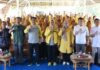read news – Kaum Perempuan Kepri Ikuti Pendidikan Politik Ketua Komiisi IV DPRD Kepri Dewi Ansar (tengah) saat membuka kegiatan Pendidikan Politik bagi Kaum Perempuan di Madu Tiga Beach Resort, Bintan, Sabtu (7/10). (Foto : abdi perdana - batamtv.com )
