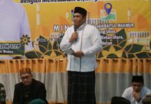 read news – Roby Kurniawan Ajak Warga Muslim Bintan Teladani Nabi Muhammad SAW Bupati Bintan Roby Kurniawan saat menghadiri Tabligh Akbar sempena Maulid Nabi Muhammad sholallahu 'alaihi wassalam 1445 Hijriah, digelar Minggu malam (01/10) di Bintan. (Foto : abdi perdana - batamtv.com)
