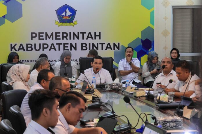 Osit menyebut rapat ini bertujuan mengevaluasi pelaksanaan Program Percepatan Penanggulangan Kemiskinan yang dilaksanakan. Juga perihal Pemanfaatan Basis Data Terpadu untuk Program Penanggulangan Kemiskinan, Senin (23/10/2023). (Foto : abdi perdana - batamtv.com)