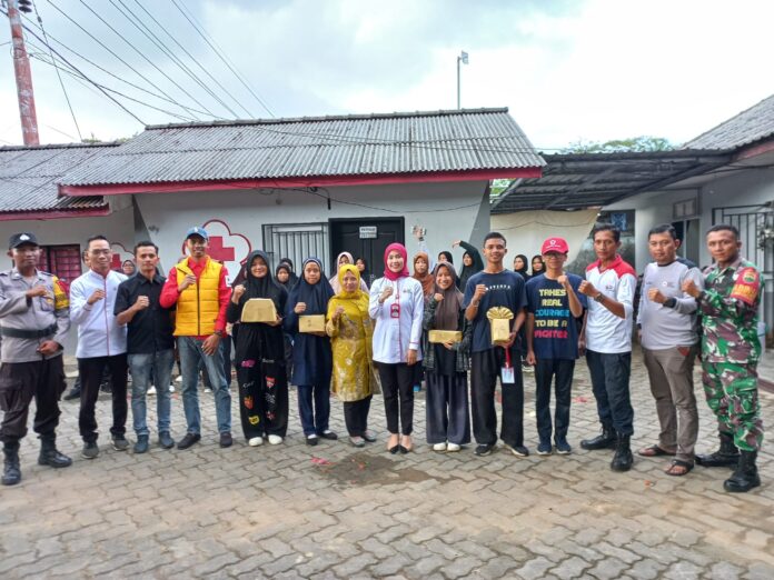 .(Foto : abdi perdana - batamtv.com) Ketua PMI Bintan Hafizha Rahmadhani saat menutup DikSAR (Pendidikan Search and Rescue - Pencarian dan Pertolongan) bagi anggota baru PMI Bintan, Minggu (29/10).(Foto : abdi perdana - batamtv.com)