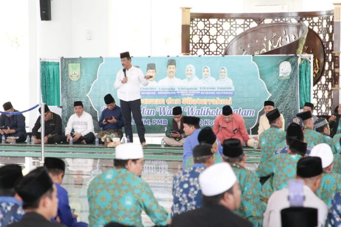 Walikota Batam HM Rudi  (berdiri) Apresiasi dan terimakasih kepada IPIM, BMGQ dan PMB Telah Bantu Pemko Batam. (Foto : abyaqsa ramadan - batamtv.com)
