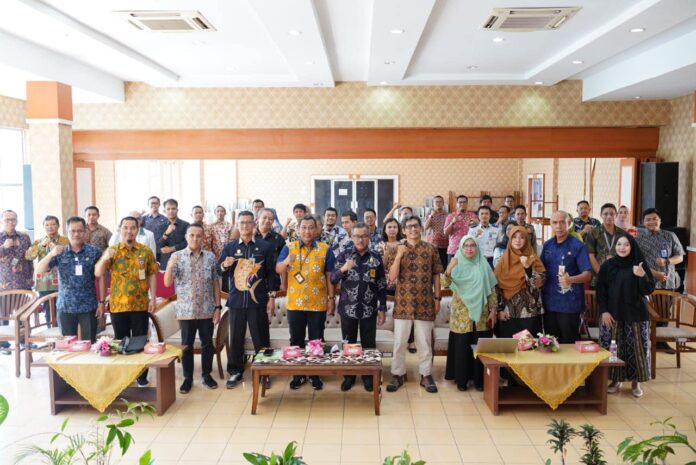 (Foto : abyaqsa ramadan - batamtv.com) Acara Konsultasi Publik I Penyusunan Kajian Lingkungan Hidup Strategis (KLHS) Rencana Pembangunan Jangka Panjang Daerah (RPJPD) dan Rencana Pembangunan Jangka Menengah Daerah (RPJMD) Kota Batam digelar di Batam . (Foto : abyaqsa ramadan - batamtv.com)