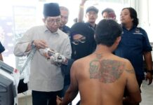 read news – Amsakar Achmad Saksikan Proses Hapus Tato Permanen Komunitas GARPU Wakil Walikota Batam Amsakar Achmad saat menyaksikan langsung proses hapus tato permanen. (Foto : abyaqsa ram,adan - batamtv.com)