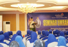 read news – Travel Arminareka Perdana Gelar Seminar Umroh Wakil Walikota Batam Amsakar Achmad saat menghadiri seminar Umroh Haji yang digelar oleh PT. Armineka Perdana di Hotel Harmoni One, Batam Center pada Minggu (29/10/2023). (Foto : abyaqsa ramadan - batamtv.com)