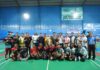 read news – Pembukaan Turnamen Bulutangkis Rizky Faisal Cup 2023 Diiringi Peresmian GOR Bulutangkis Hadi Wan Arena Waka DPRD Kepri Rizky Faisal (dari kiri belakang nomor delapan) saat pembukaan Turnamen Kejuaraan Bulutangkis Rizky Faisal Cup Open Kepri 2023 di Gedung Olahraga Baru Hadi Wan Arena, Bintan, Selasa (17/10). (Foto : abdi perdana - batamtv.com)