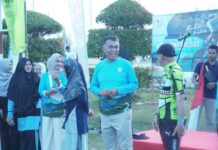 read news Ratusan Peserta Natuna Ride 2023 Dilepas Bupati Natuna Bupati Natuna, Wan Siswandi (tengah, kaus lengan panjang biru muda) saat membuka acara Natuna Ride 2023, Minggu, (22 Oktober 2023). Dia menyampaikan terimakasih kepada seluruh pihak yang telah mendukung sehingga terlaksananya kegiatan ini. (Foto : abdi perdana - batamtv.com)