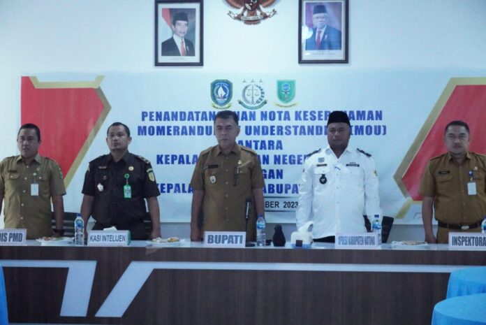 (Foto : dwi susilo - batamtv.com) Bupati Natuna Wan Siswandi saat menghadiri peresmian Program Jaksa Jaga Desa secara daring . (Foto : dwi susilo - batamtv.com)