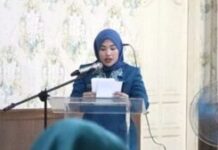read news – Ketua TP PKK Bintan, Hafizha Rahmadhani Prioritaskan Lansia Ketua TP-PKK Bintan, Hafizha Rahmadhani menghadiri kegiatan Germas di Desa Pengujan, Minggu pagi (29/10). (Foto : abdi perdana - batamtv.com)