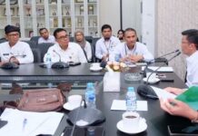 read news – Hasan Pimpin Rapat Pengentasan Kemiskinan di Tanjungpinang Penjabat Wali kota Tanjungpinang, Hasan,S.Sos (kanan) menggelar rapat terbatas bersama BPS Kota Tanjungpinang dan beberapa Pimpinan OPD di lingkungan Pemerintah Kota Tanjungpinang, Rabu (25/10). (Foto : abdi perdana - batamtv.com)