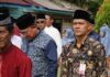 read news – Semarak Maulid Nabi Muhammad SAW di Masjid Nurusi Syuhud Karimun Sekretaris Kabupaten Karimun H.Muhammad Firmansyah M.Si. (baju biru) menghadiri acara peringatan Maulid Nabi Muhammad SAW di Masjid Nurusi Syuhud di Desa Selat Mendaun Kecamatan Selat Gelam Kabupaten Karimun dihadiri oleh para pemuka masyarakat , pengurus masjid serta para tokoh masyarakat kabupaten Karimun. (Foto : abdi perdana - batamtv.com)