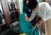 read news – Lansia di Tanjungpinang Dapat Bantuan dari Pemko Pj Walikota Tanjungpinang Hasan (kanan) menyerahkan bantuan untuk lansia di Tanjungoinang. (Foto : dwi susilo batamtv.com)