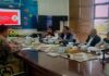 read news – Calon Anggota KI Kepri Mulai Tes Wawancara Ketua Tim Seleksi Tim Seleksi Calon Anggota Komisi Informasi (KI) Provinsi Kepri, Dr Pauzi SAg MSi saat bersama tim melakukan sesi wawancara kepada salah satu calon anggota KI. (Foto : dwi susilo - batamtv.com)