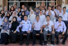 read news – Wabup Bintan Gelar Diskusi Bersama OPD terkait Wakil Bupati Bintan, Ahdi Muqsith (ketiga dari kiri) menggelar diskusi terkait persoalan bahan pangan dan UMKM di Dinas Koperasi, Usaha Mikro, Perindustrian dan Perdagangan (DKUPP) Bintan, Rabu (15/11).(Foto : abdi perdana - batamtv.com)